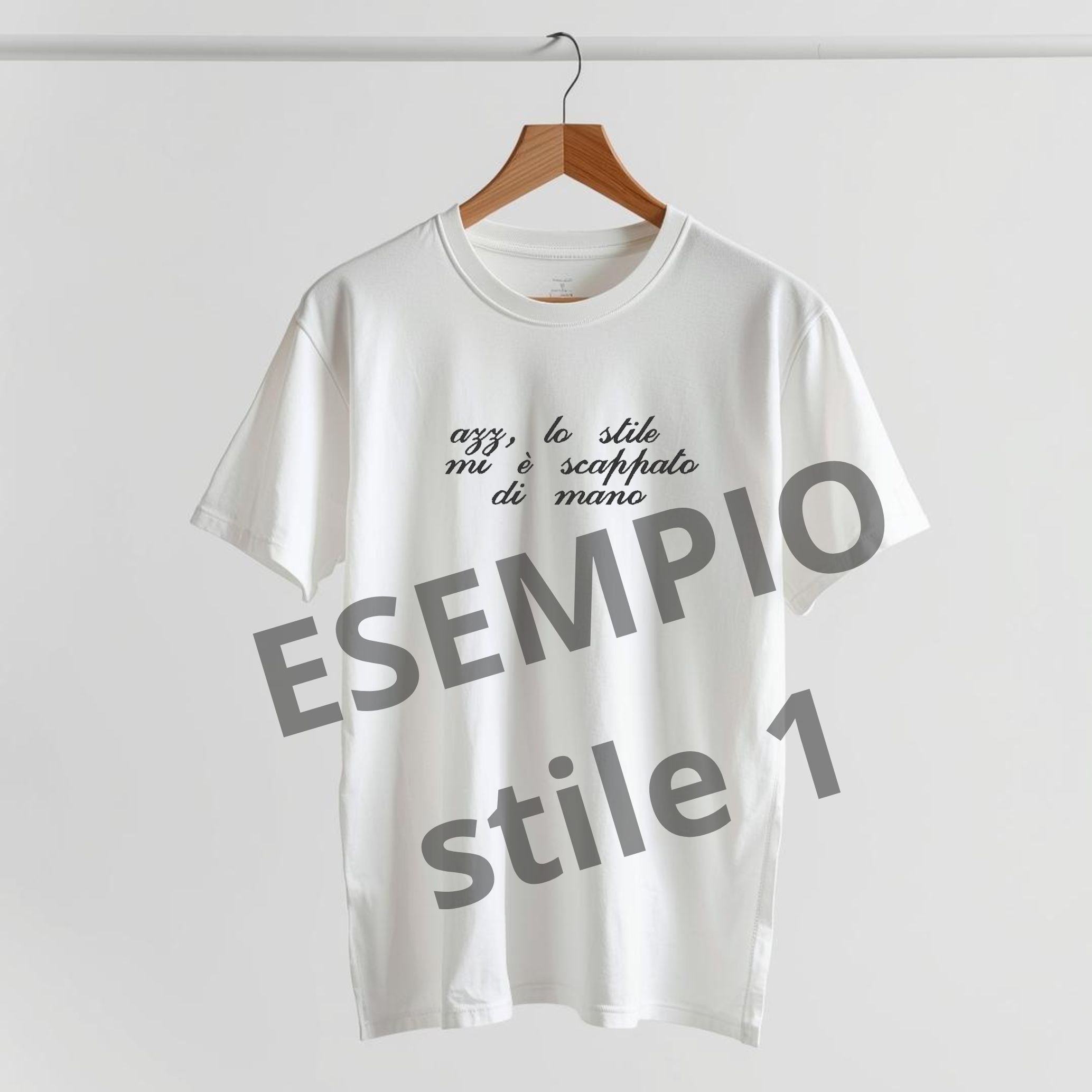 T-shirt unisex LUX con ricamo personalizzato frase